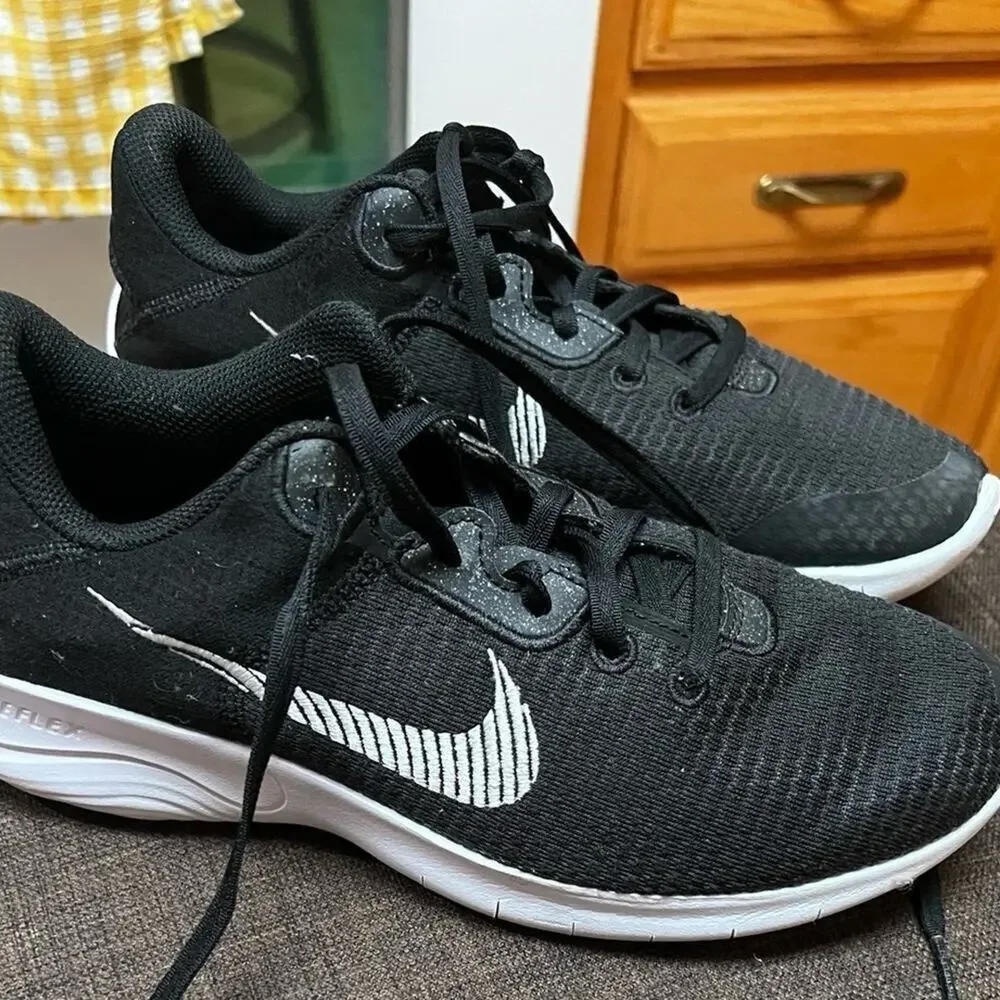 Nike, Flex Experience Run 11, running shoe, lightweight, women's size 8